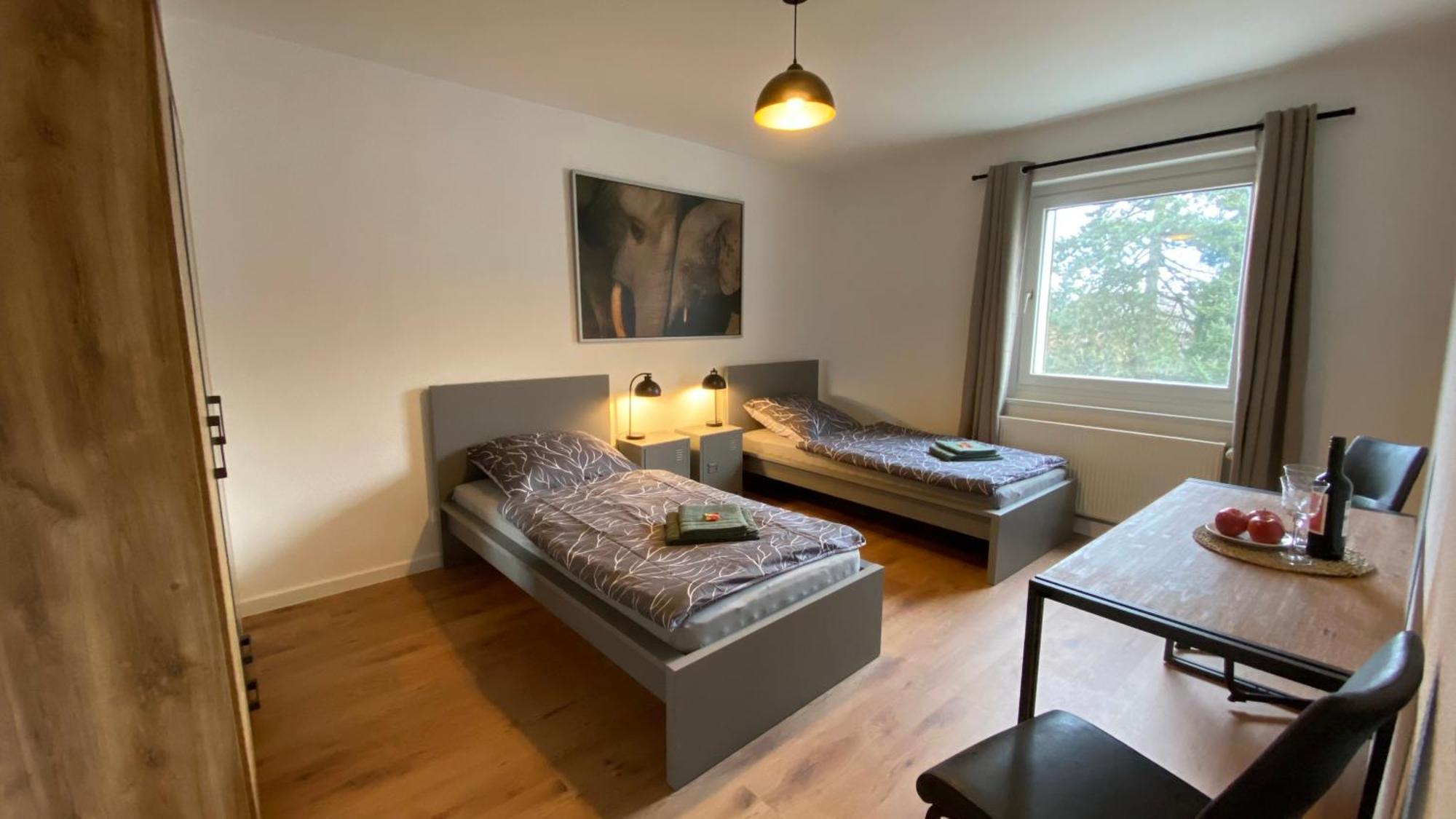 Charlie , Solingen Mitte, Ferien/Messe Wohnung Fuer Bis Zu 5 Personen Buitenkant foto
