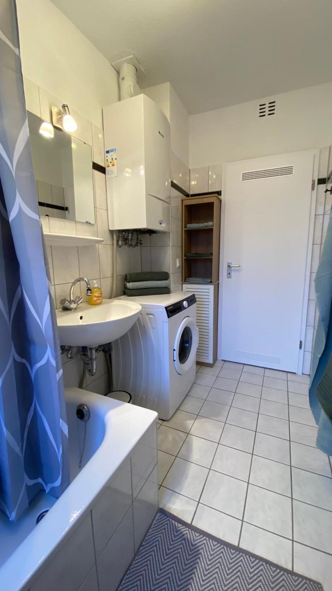 Charlie , Solingen Mitte, Ferien/Messe Wohnung Fuer Bis Zu 5 Personen Buitenkant foto
