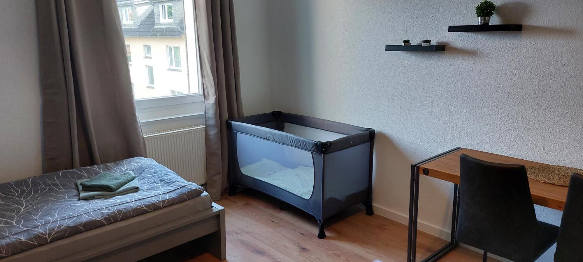 Charlie , Solingen Mitte, Ferien/Messe Wohnung Fuer Bis Zu 5 Personen Buitenkant foto